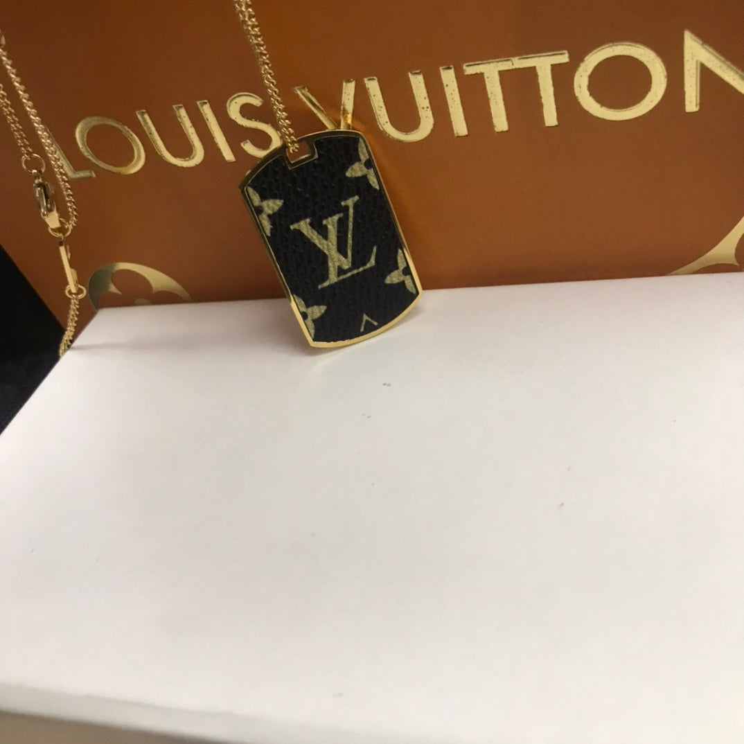 EN – Lux LV Necklaces 015