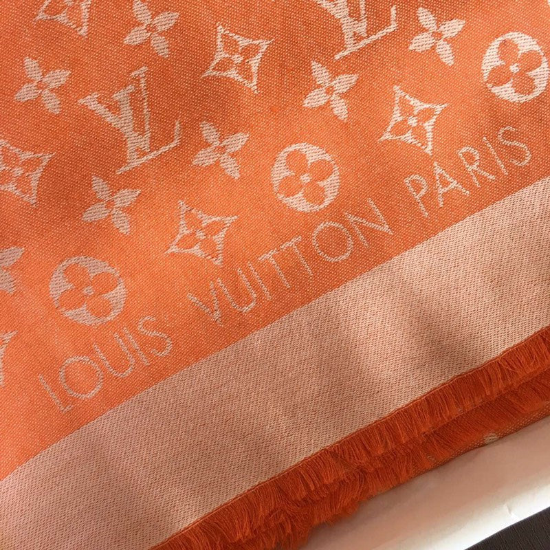 EN – Luxury LUV Scarf 025