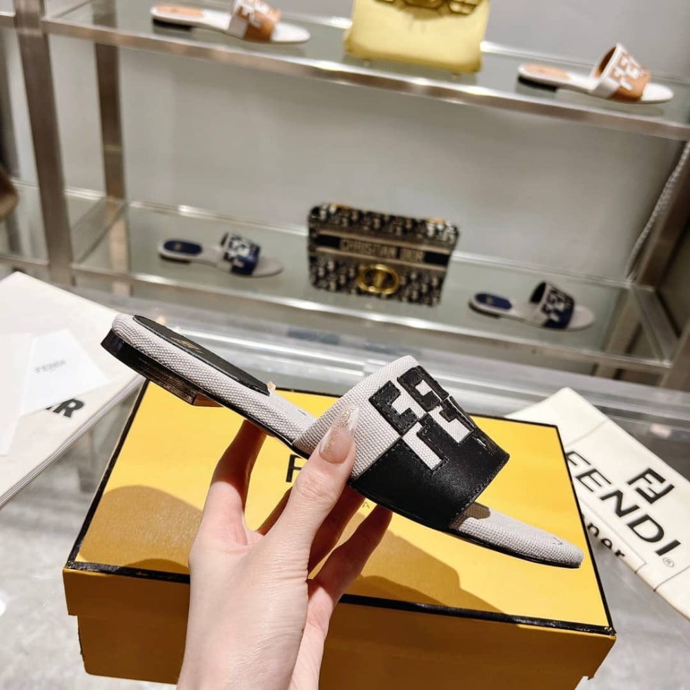 FENDI LOGO BICOLOR FLAT SANDALS WHITE