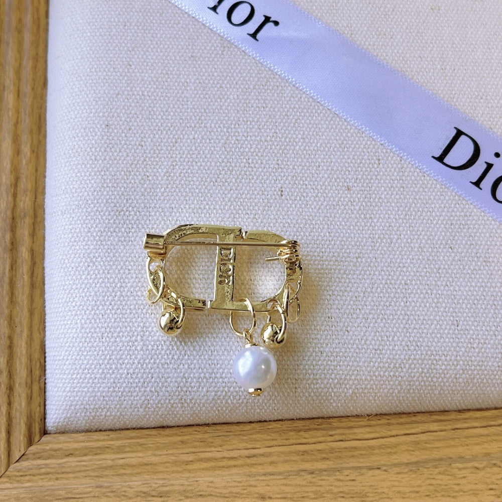 DIOR CD BROOCH GOLD WITH PEARLS
