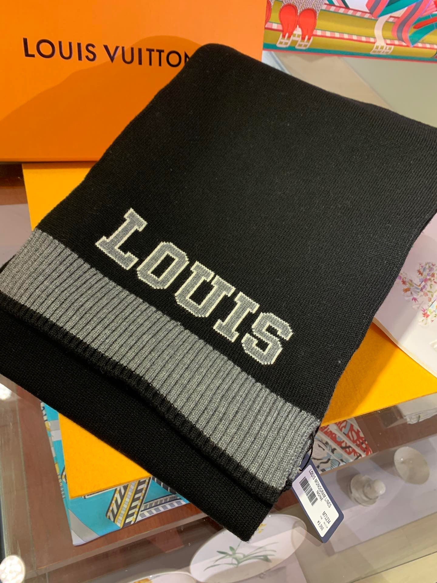 EN – Luxury LUV Scarf 028