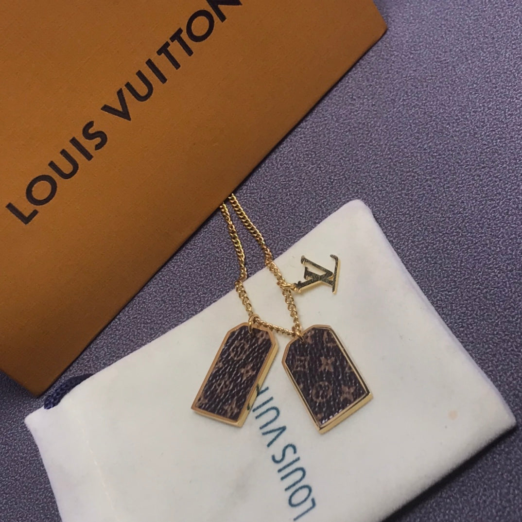 EN – Lux LV Necklaces 082