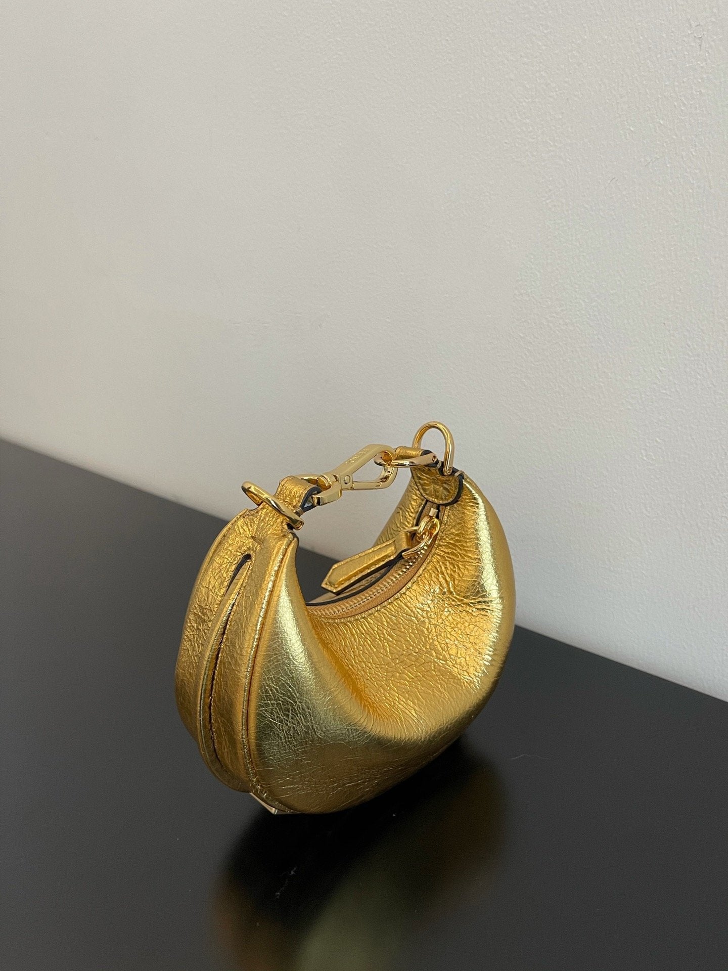 FI Nano FIgraphy Gold For Women, HandBags 6.7in/17cm FF 7AS089