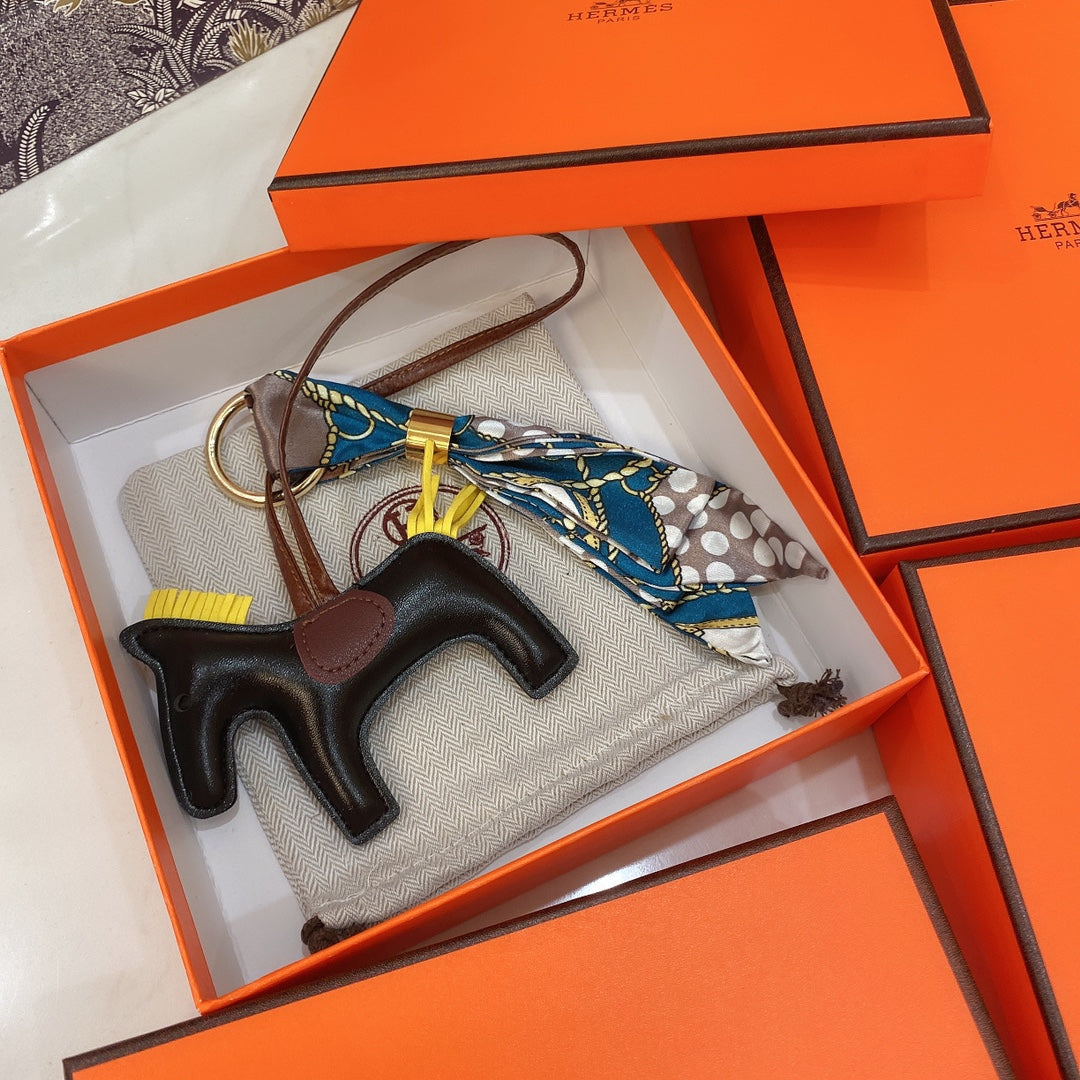 EN – Lux Keychains LUV 087