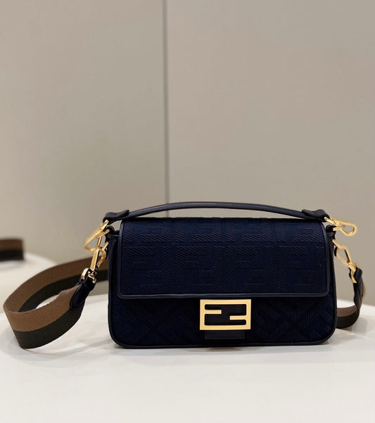 FI Baguette Dark Blue For Women, Handbags, Shoulder And Crossbody Bags, 10.6in/27cm FF 8BR600AC9OF19PO