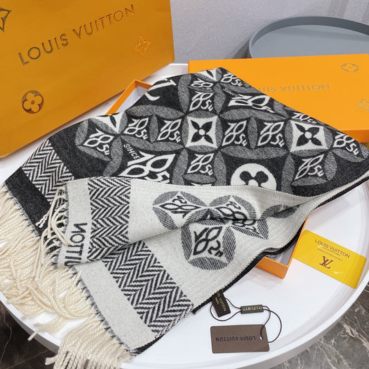 EN – Luxury LUV Scarf 003