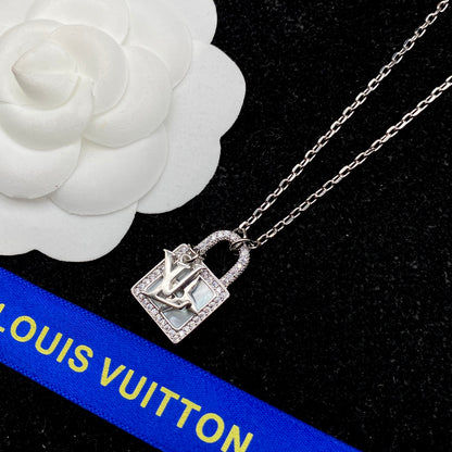 EN – Lux LV Necklaces 045