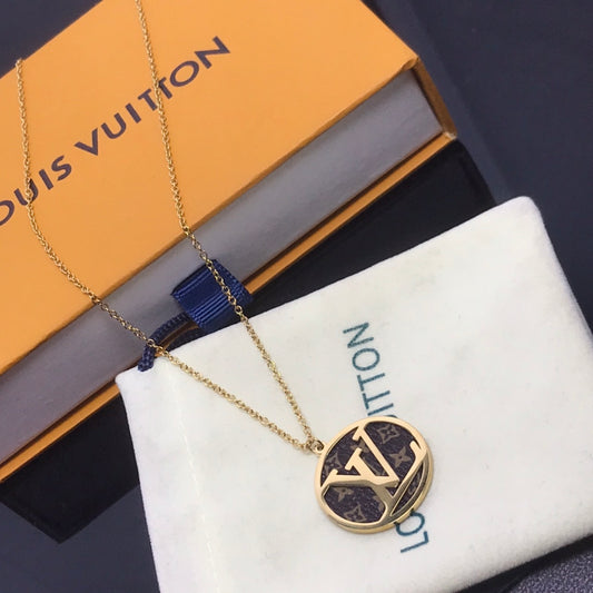 EN – Lux LV Necklaces 085