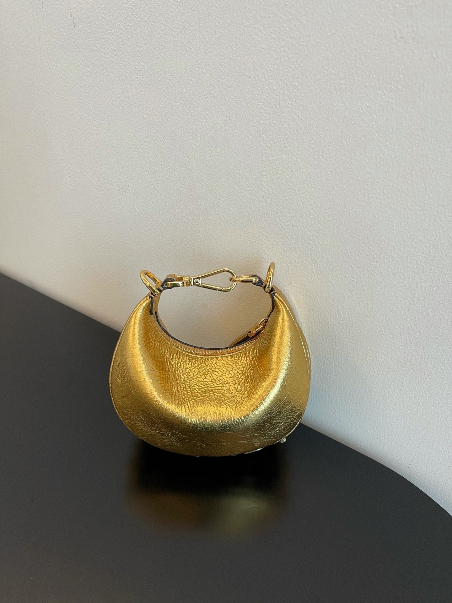 FI Nano FIgraphy Gold For Women, HandBags 6.7in/17cm FF 7AS089