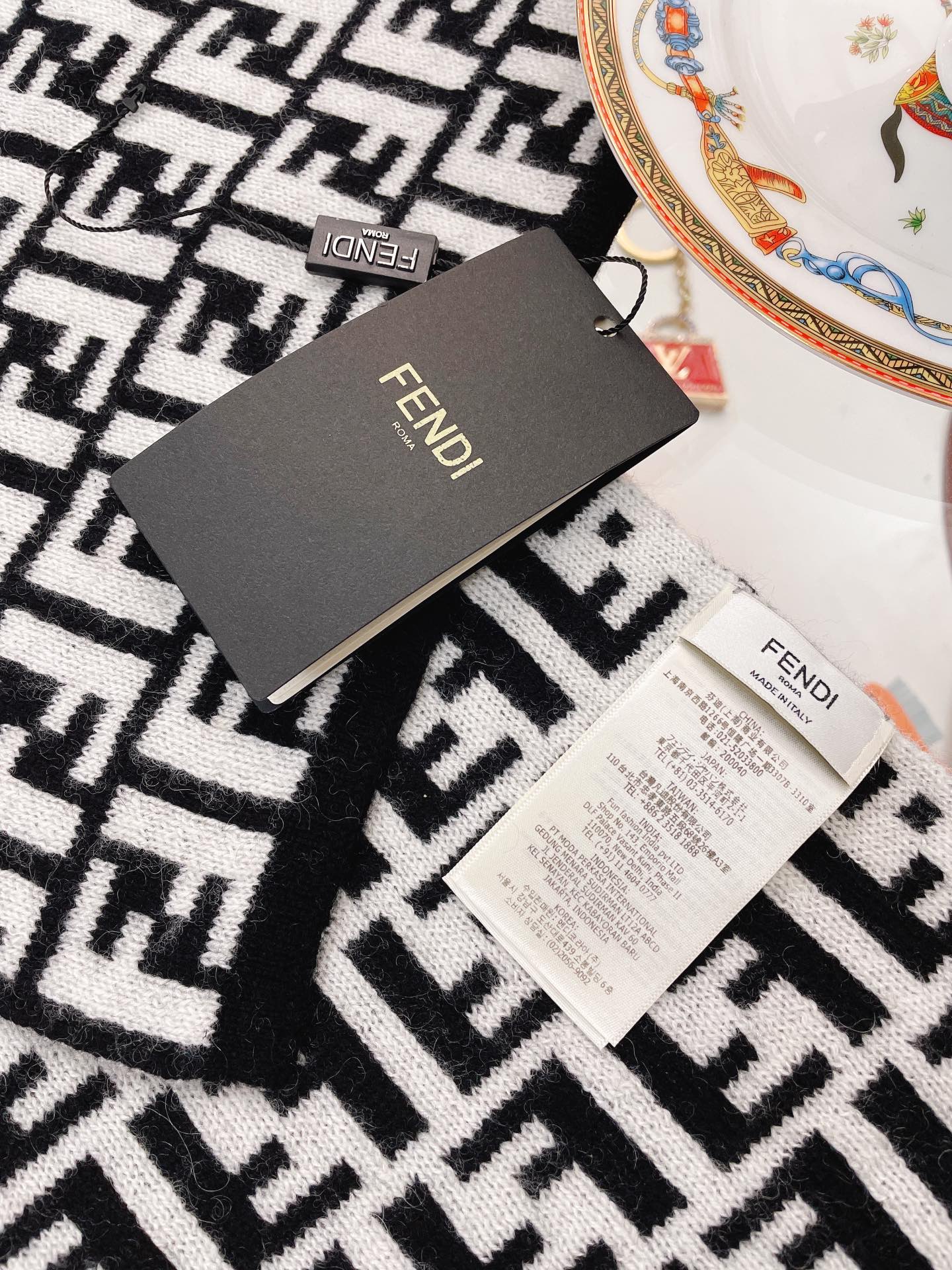 EN – Luxury FEI Scarf 004