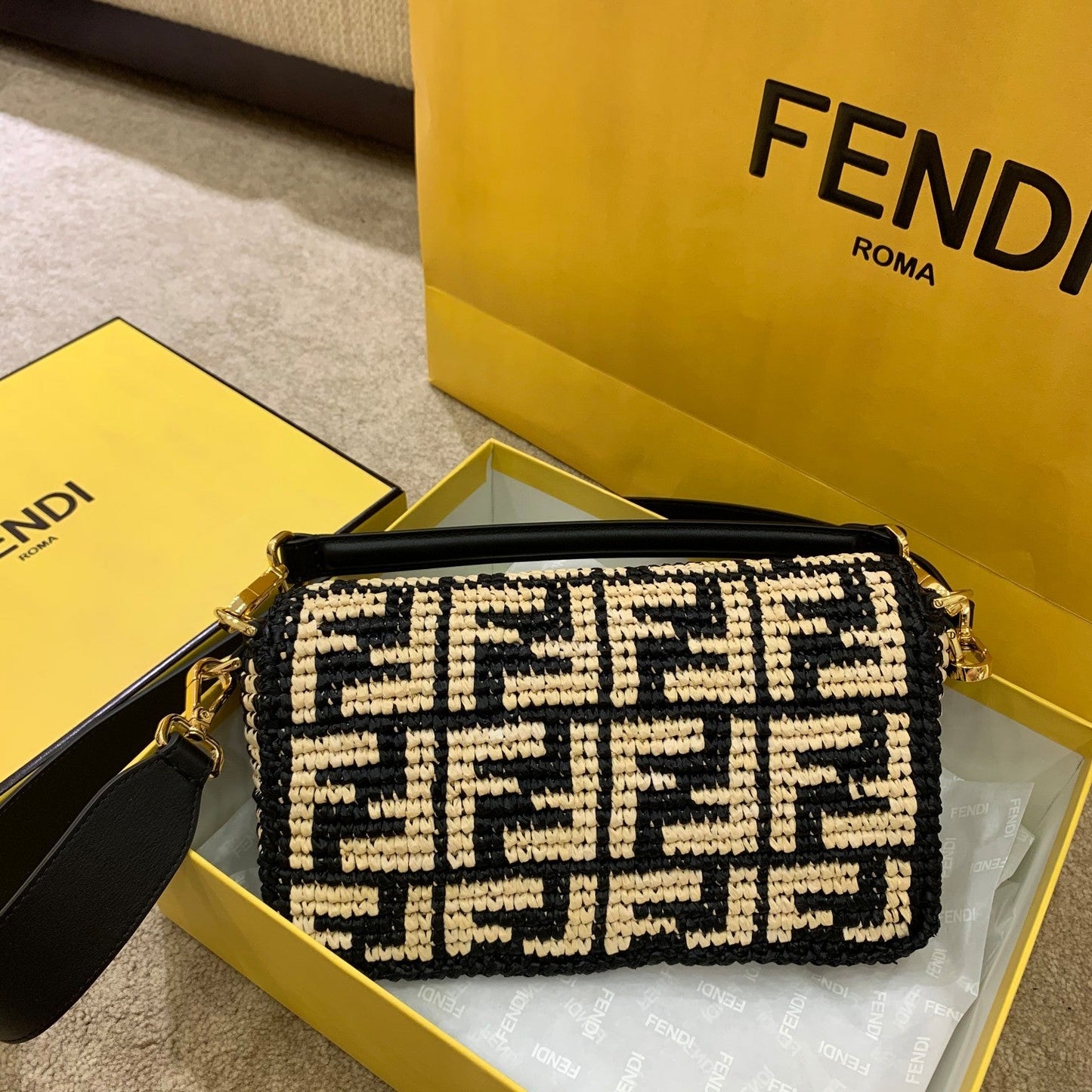 FI Baguette Raffia Fabric Black For Women, Bags 10.6in/27cm FF 8BR600AKBYF1HOG