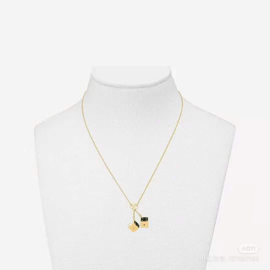 EN – Lux LV Necklaces 008