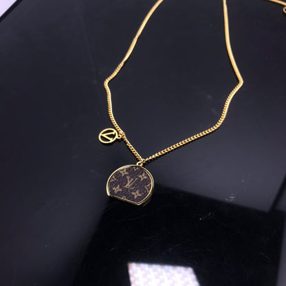 EN – Lux LV Necklaces 089