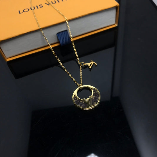 EN – Lux LV Necklaces 083