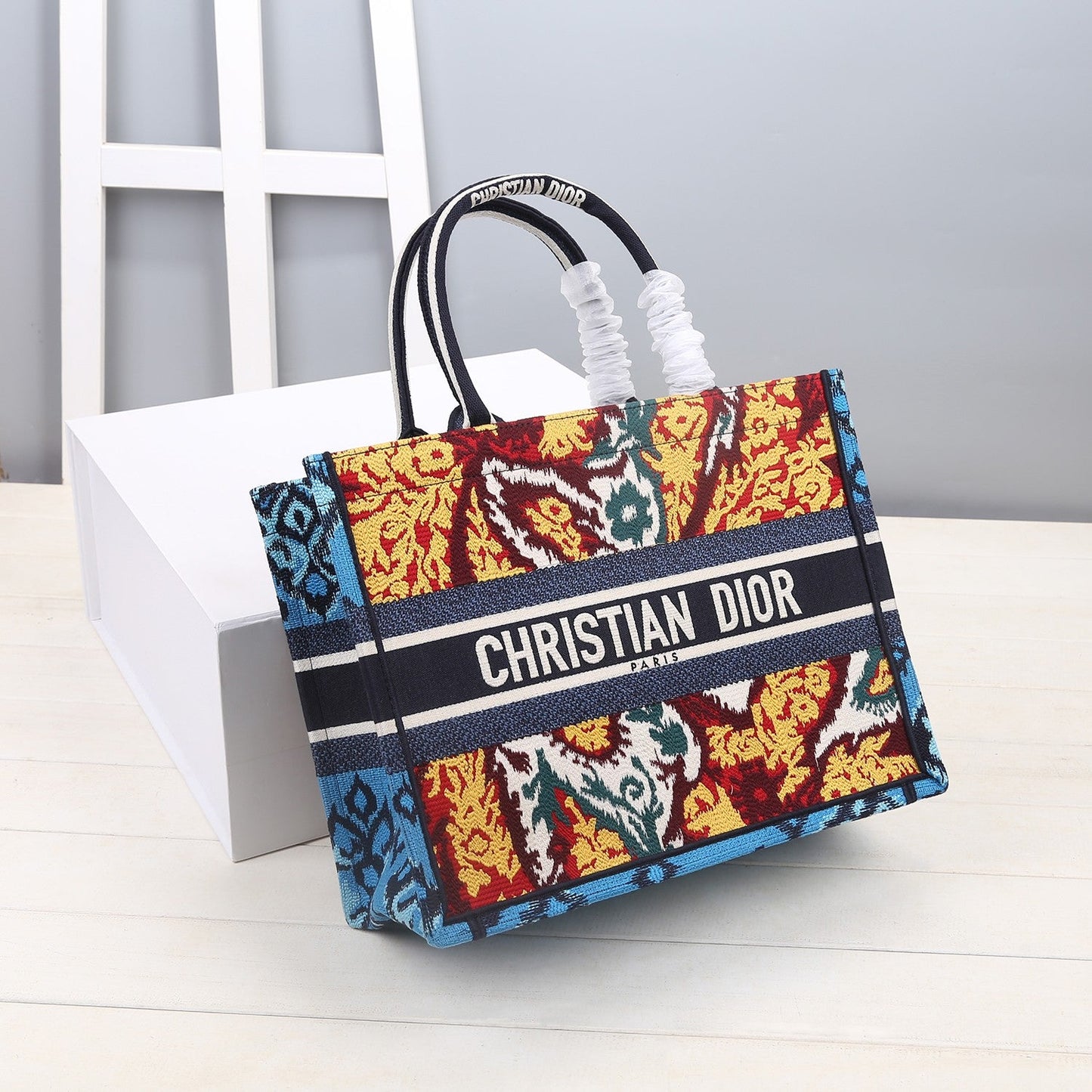DI Medium Book Tote Multicolor For Women 14in/36cm CD