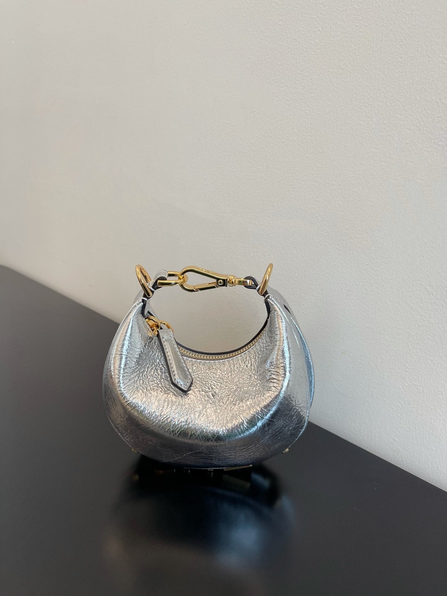 FI Nano FIgraphy Silver For Women, Handbags 6.7in/17cm FF 7AS089AISPF1HIC