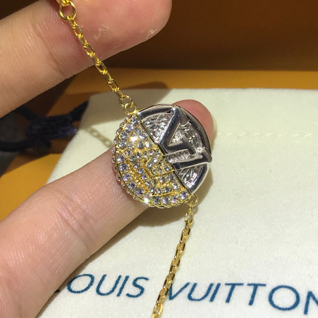 EN – Lux LV Necklaces 095
