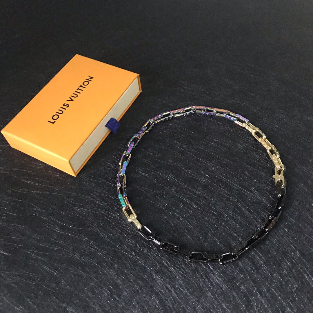 EN – Lux LV Necklaces 071