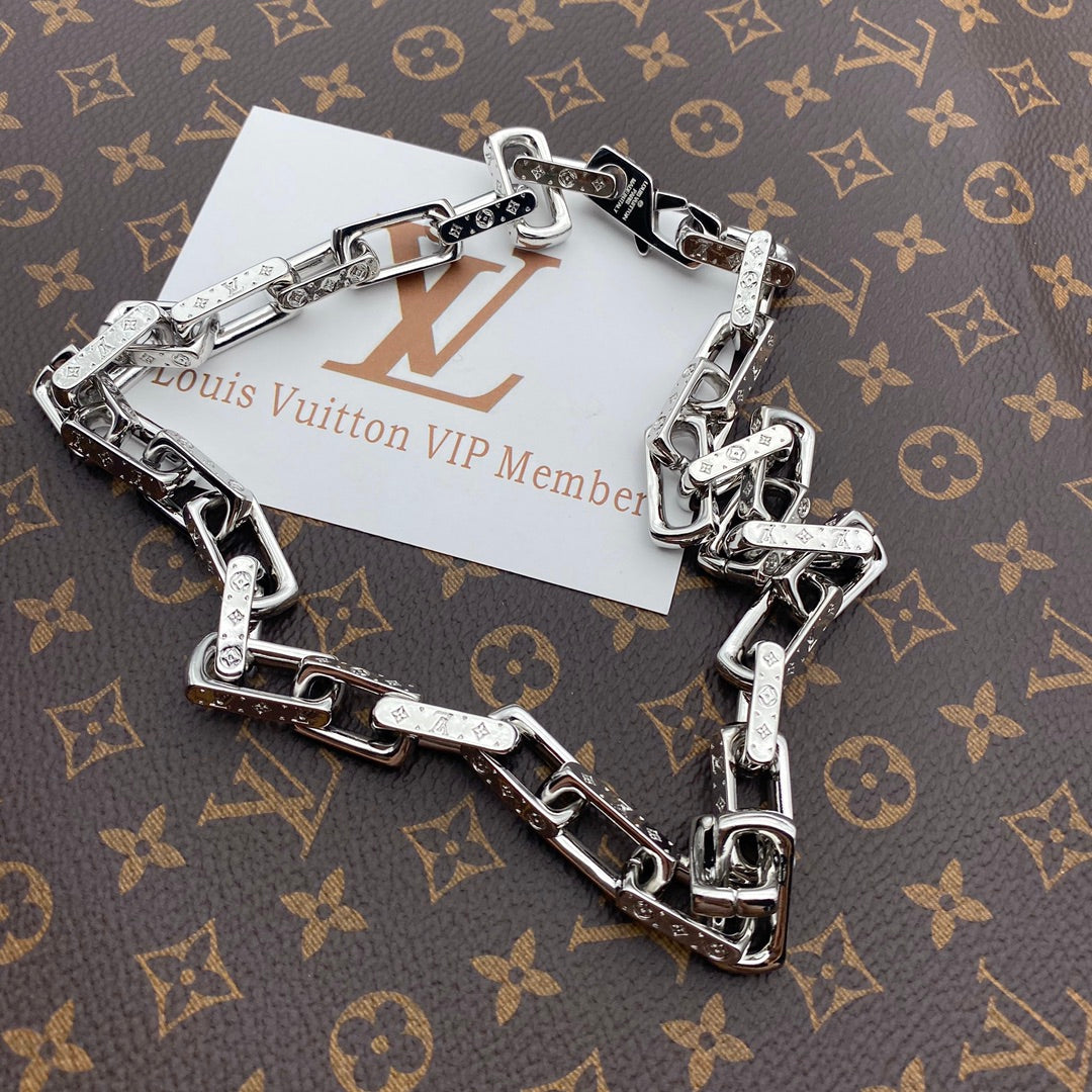 EN – Lux LV Necklaces 079