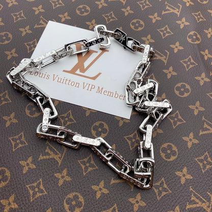 EN – Lux LV Necklaces 079