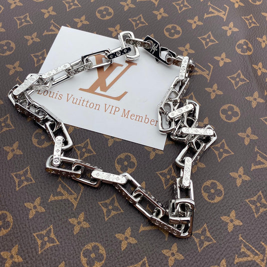 EN – Lux LV Necklaces 079