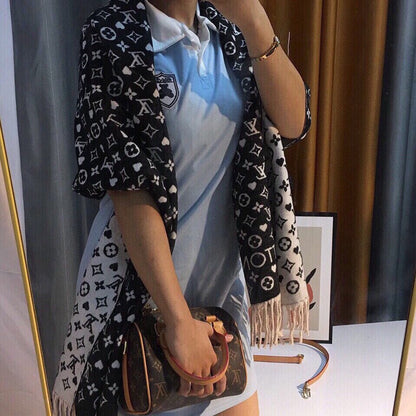 EN – Luxury LUV Scarf 031