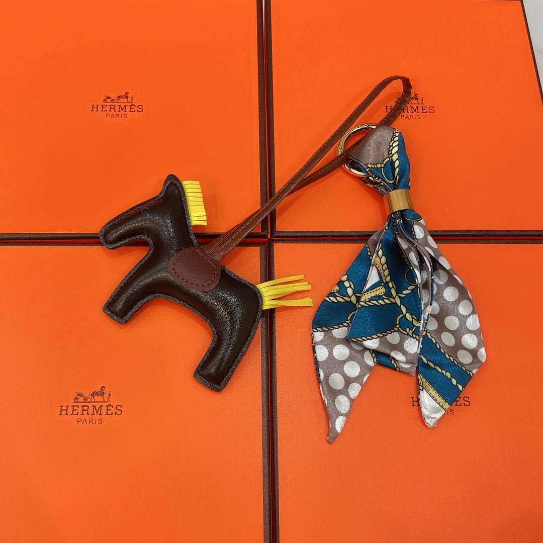 EN – Lux Keychains LUV 087