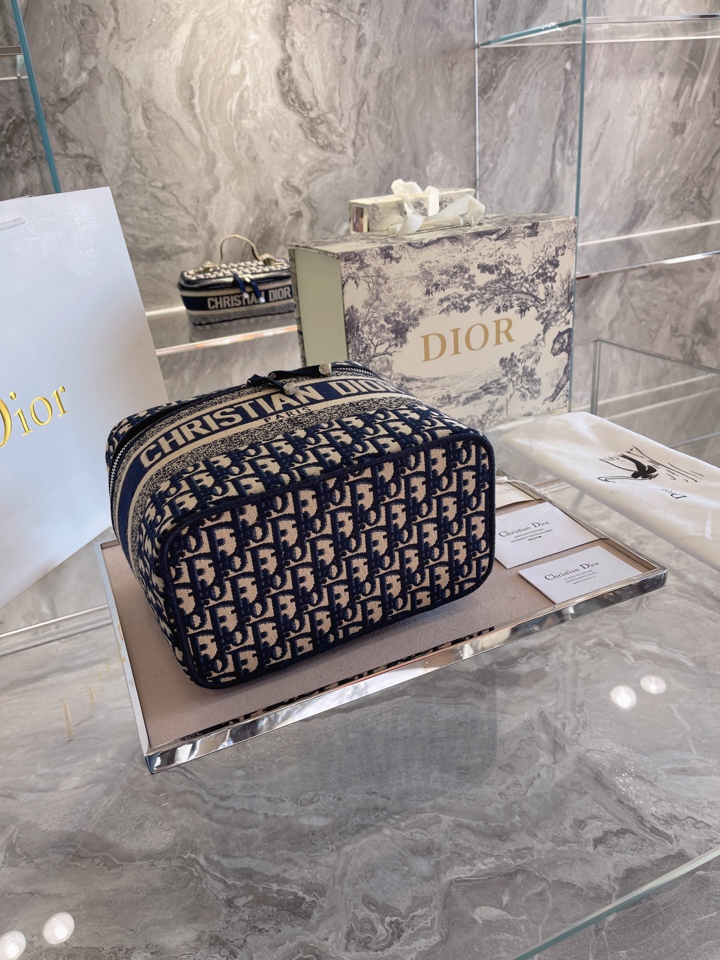 Dior – Diortravel Vanity Case Blue Dior Oblique Embroidered Velvet – Women