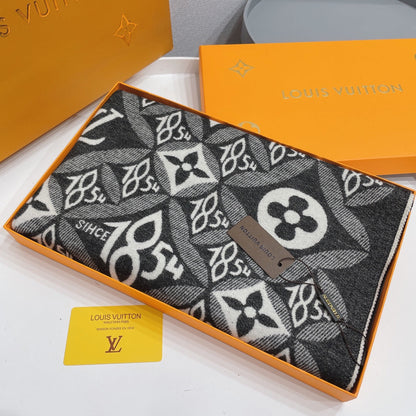 EN – Luxury LUV Scarf 003