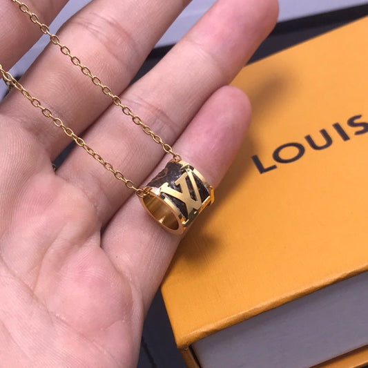 EN – Lux LV Necklaces 080