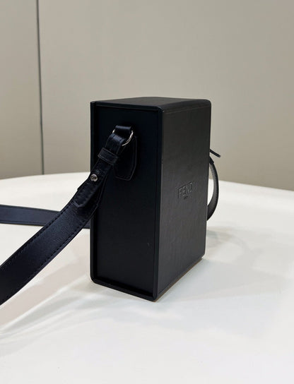 FI Vertical Box Black RM 6,400 Bag For Woman 17cm/6.5in 7VA519AFB3F1Z35