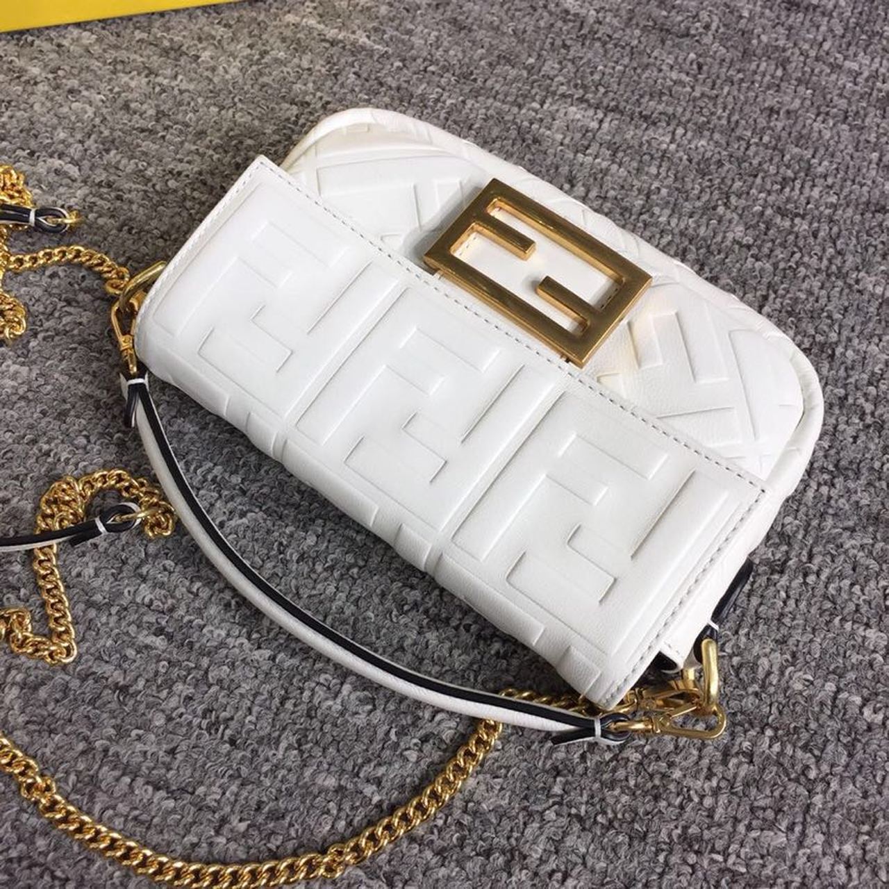 FI Baguette Nappa White For Women, Handbags, Shoulder And Crossbody Bags 7.4in/19cm FF 8BS017A72VF15AO