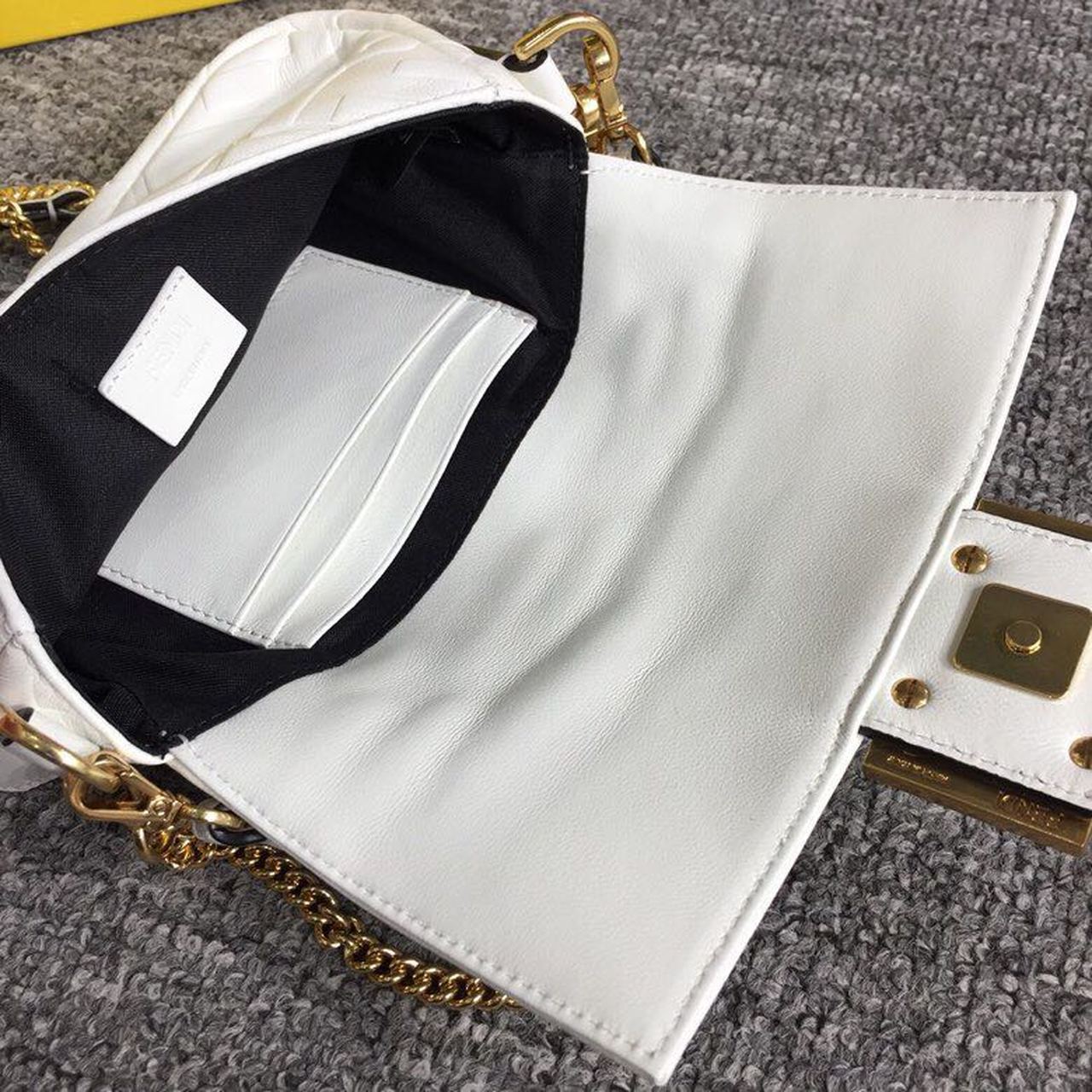 FI Baguette Nappa White For Women, Handbags, Shoulder And Crossbody Bags 7.4in/19cm FF 8BS017A72VF15AO