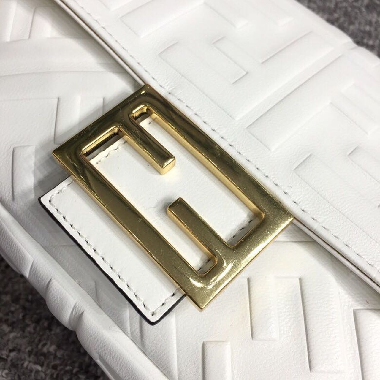 FI Baguette Nappa White For Women, Handbags, Shoulder And Crossbody Bags 10.6in/27cm FF 8BR600A72VF15AO