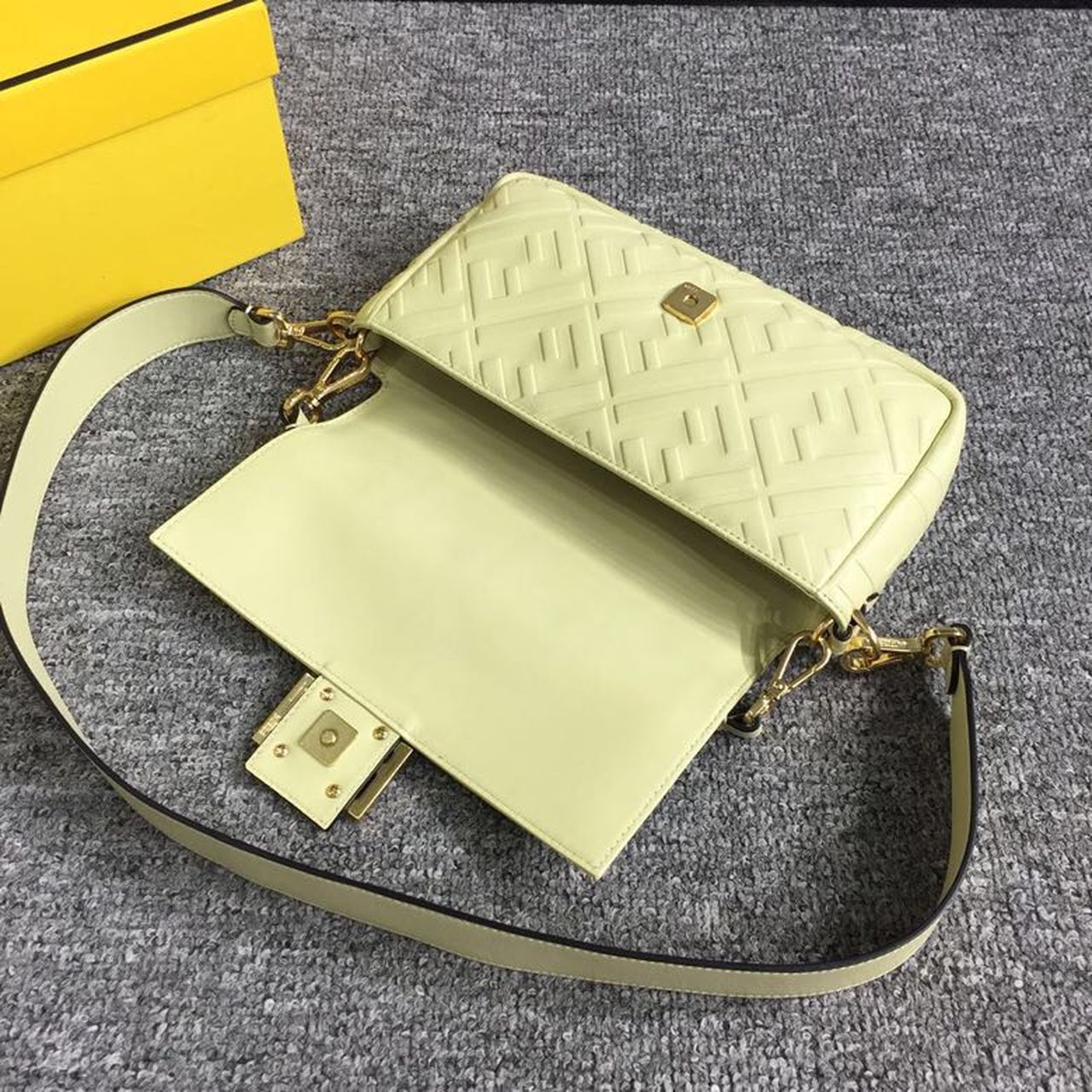 FI Baguette Nappa Cream For Women, Handbags, Shoulder And Crossbody Bags 10.6in/27cm FF 8BR600
