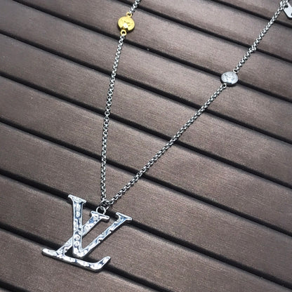 EN – Lux LV Necklaces 074