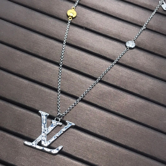EN – Lux LV Necklaces 074