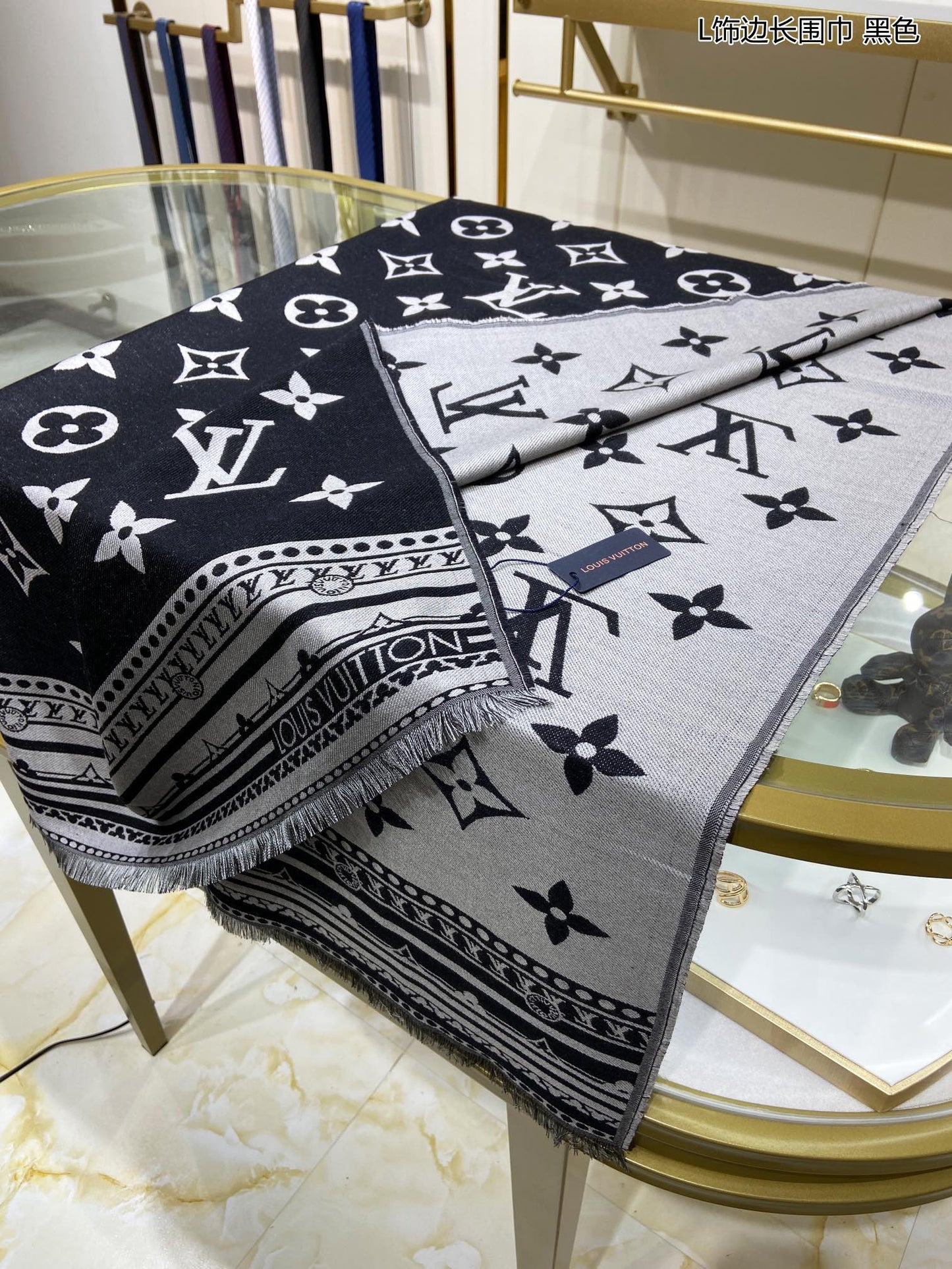 EN – Luxury LUV Scarf 005