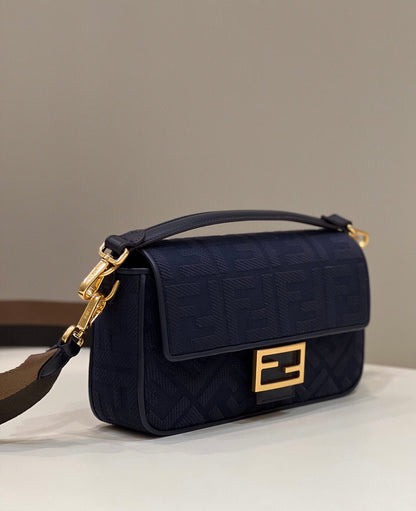 FI Baguette Dark Blue For Women, Handbags, Shoulder And Crossbody Bags, 10.6in/27cm FF 8BR600AC9OF19PO