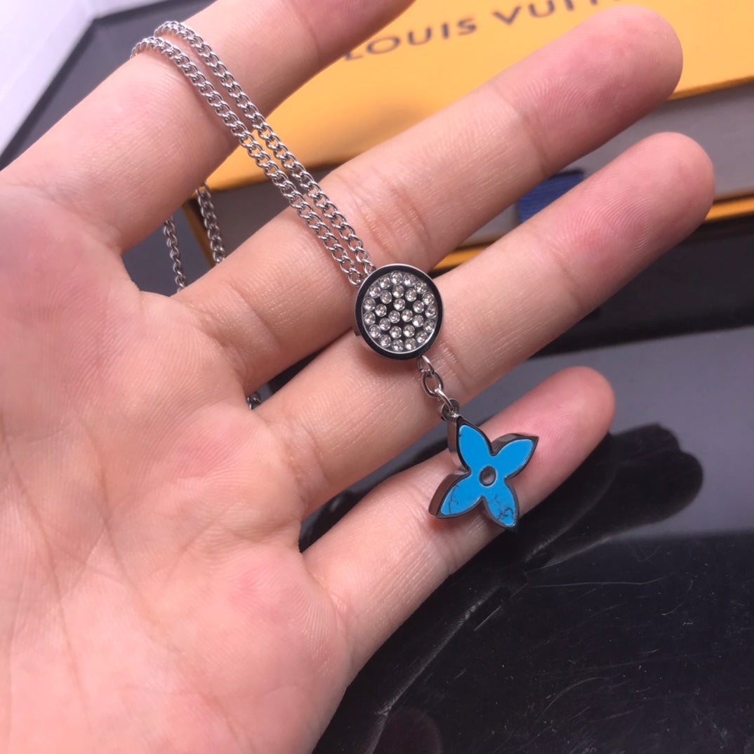 EN – Lux LV Necklaces 081