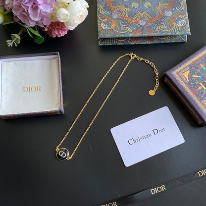 EN – Lux Necklace DIR001