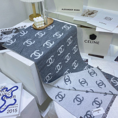 EN – Luxury CHL Scarf 010