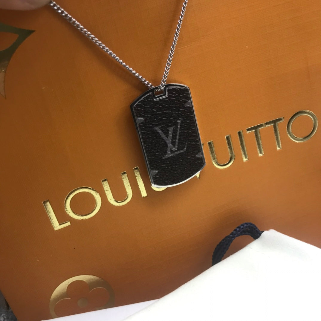 EN – Lux LV Necklaces 015