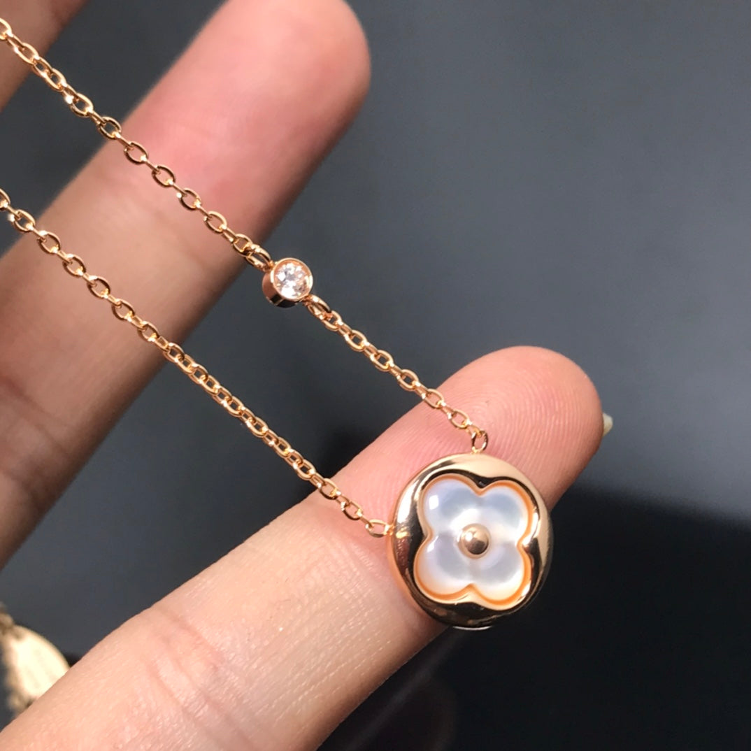 EN – Lux LV Necklaces 034