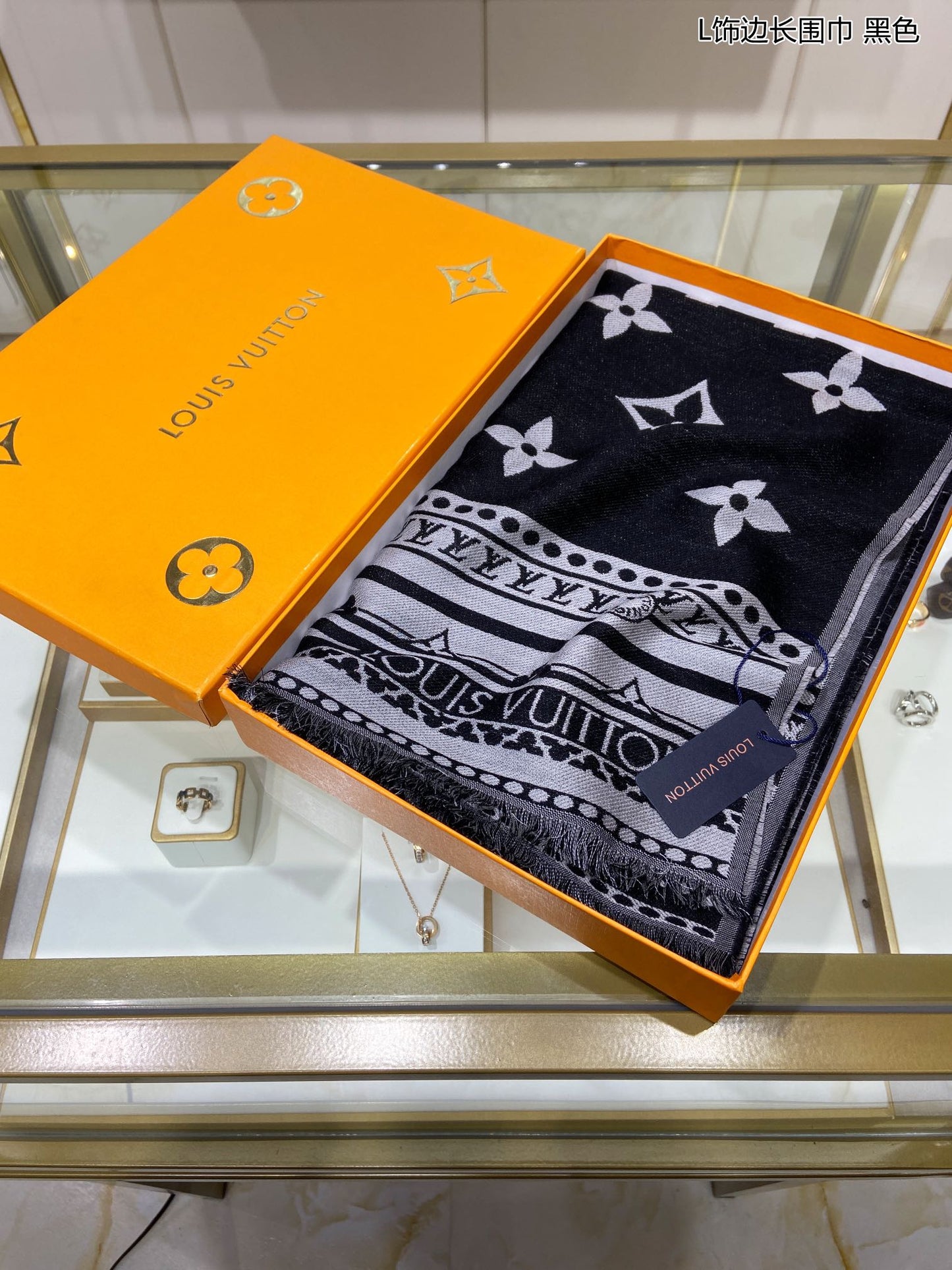 EN – Luxury LUV Scarf 005