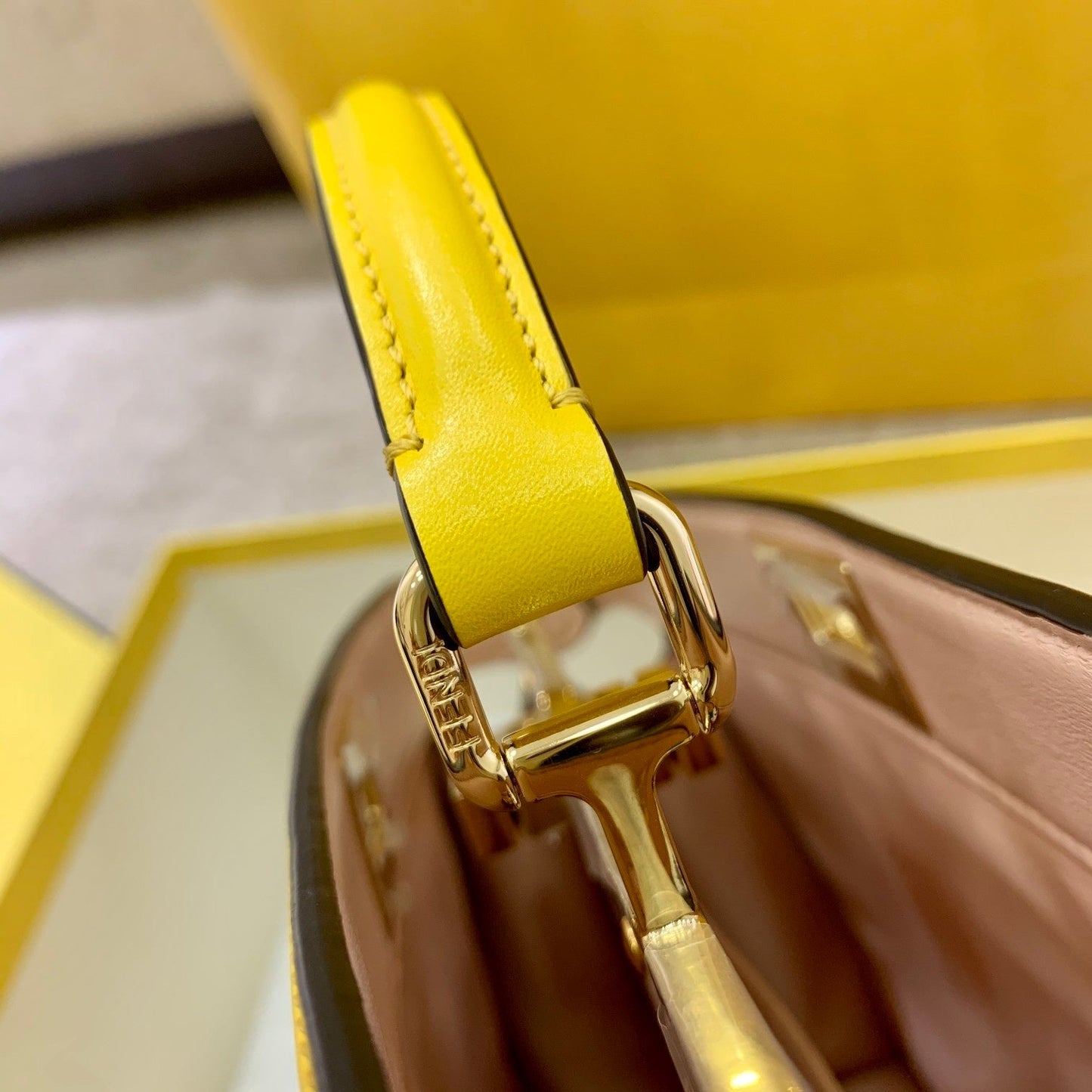 FI Peekaboo ISeeU East-West Yellow For Women, Handbags 11.4in/29cm FF 8BN323