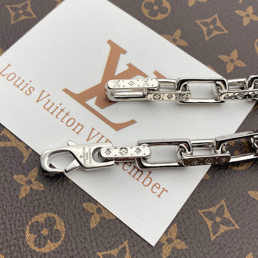 EN – Lux LV Necklaces 079