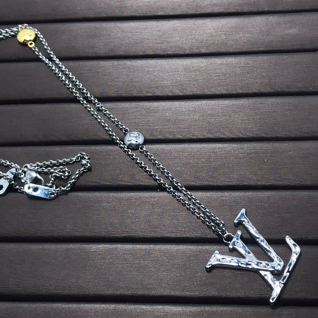EN – Lux LV Necklaces 074