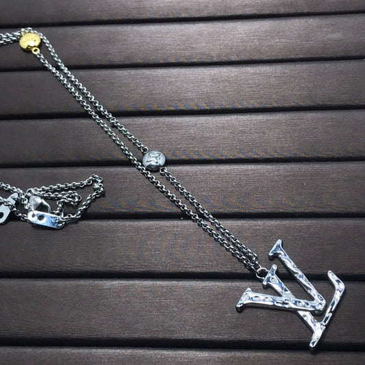 EN – Lux LV Necklaces 074