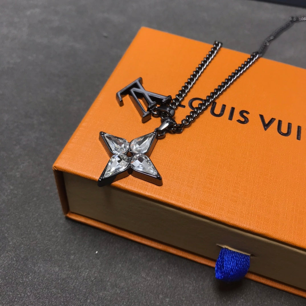 EN – Lux LV Necklaces 050